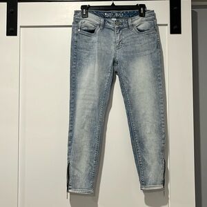 White House Black Market size 2 cropped jeans with ankle zipper-see measurements